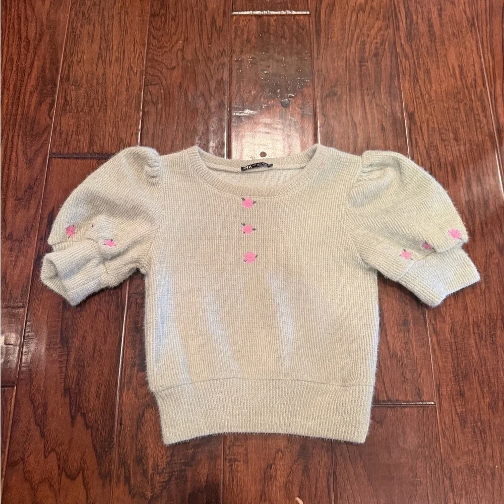 Zara Cream Knit Puff-Sleeve Sweater with Pink Embroidered Accents​​​ - Picture 3 of 4